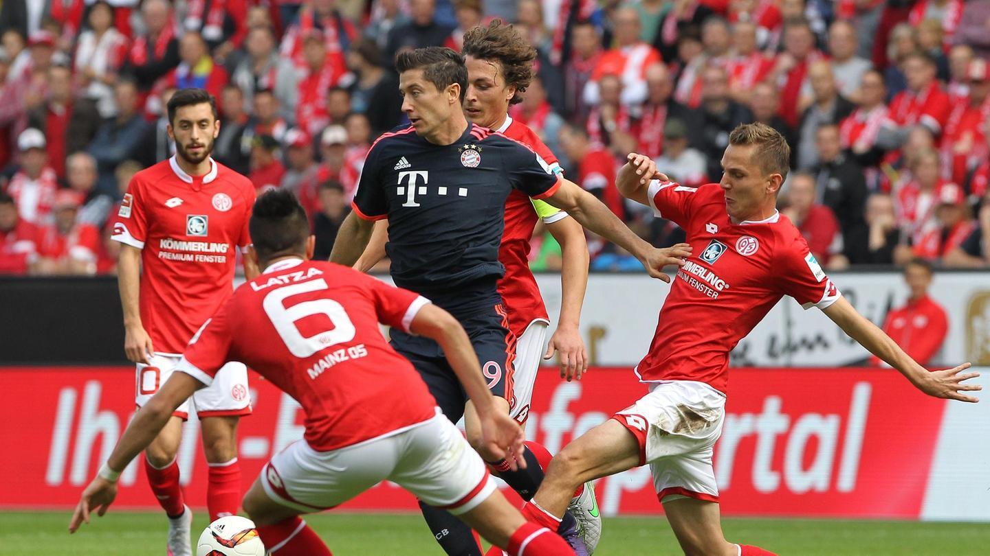 早些时候，2025年非洲国家杯正式拉开帷幕，揭幕战以东道主摩洛哥2-0轻取科摩罗告终。（2025非洲杯揭幕战：东道主摩洛哥2-0击败科摩罗，赛事正式打响）