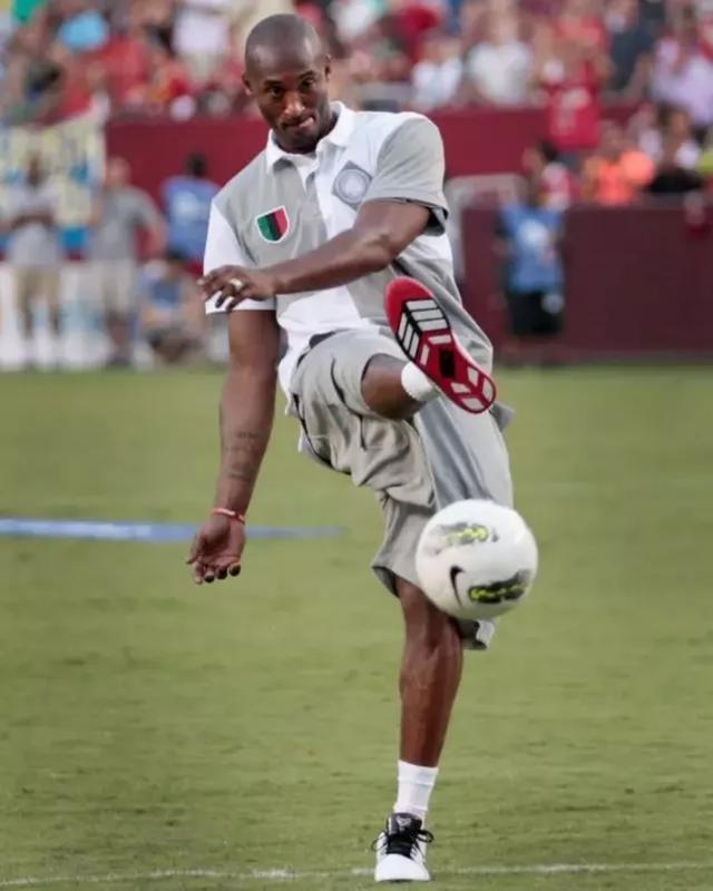 斯基拉：巴黎FC有意把坎特带回法甲，双方已经开始谈判（斯基拉：巴黎FC盼迎坎特回归法甲，已开启谈判）