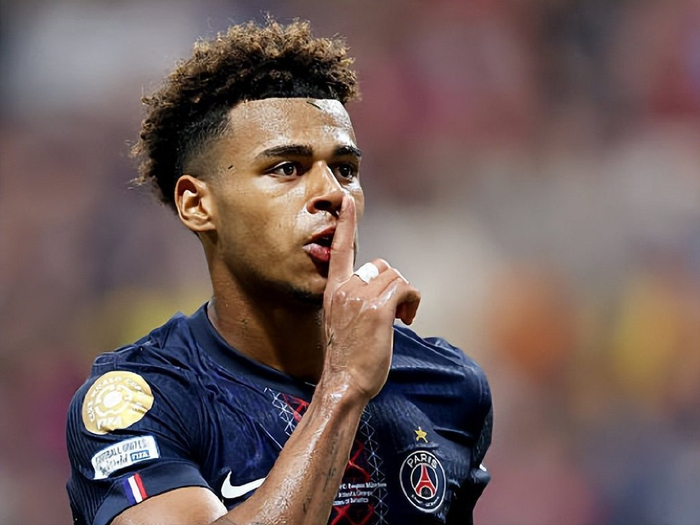 球星晒训练照：永远向前