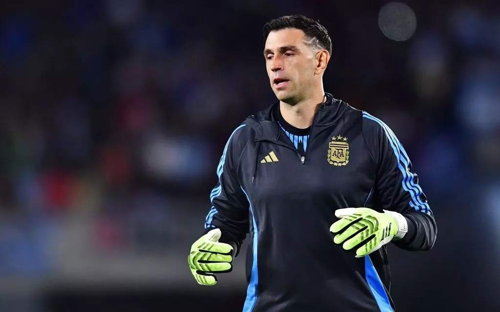 韦德：詹姆斯无需纠结得分上双纪录遭终结，他已获得无数的荣誉了（韦德：詹姆斯不必在乎得分上双纪录中断，他的荣誉已数不清）