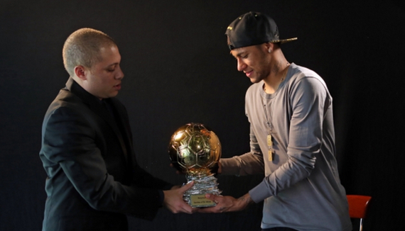 这大坏蛋！海港队庆祝夺冠时，蒋光太扒掉了古斯塔沃的裤子