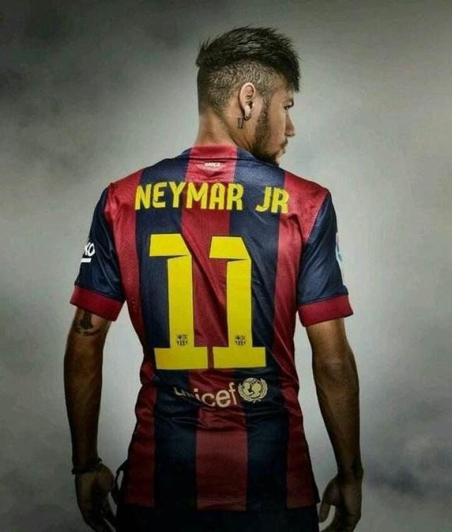 因伤退出国家队后，亚马尔目前已回到巴塞罗那（伤退国家队后，亚马尔已返回巴塞罗那）