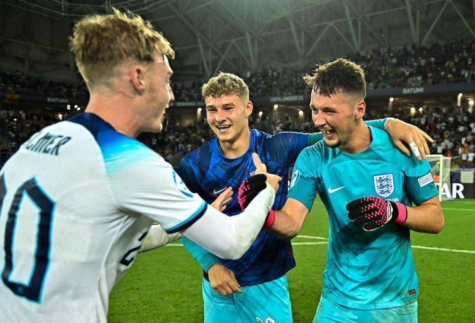 卡雷拉斯：我的位置是左边卫，但能适应教练在任何时候的要求（卡雷拉斯：主打左边卫，也能随时适应教练安排）