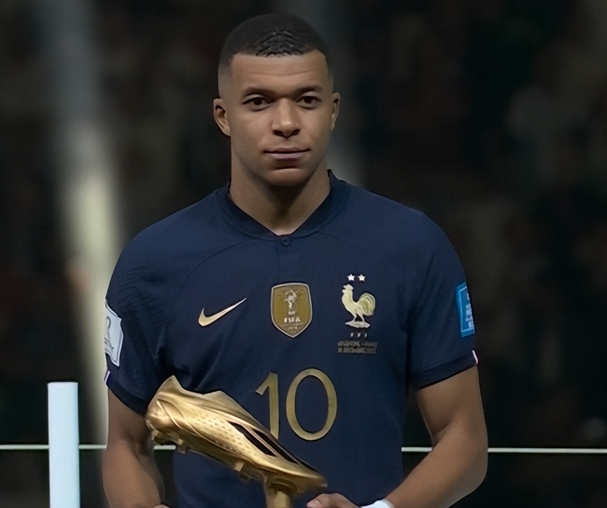 早报：拜仁的四线一十六胜，在我的肩膀上扛着！