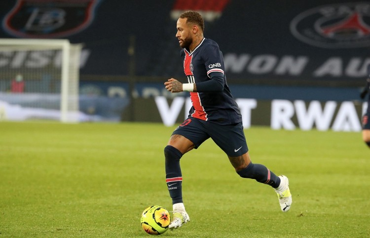 曼联对狼队的预测首发阵容：梅努的未来抉择，约罗强势回归