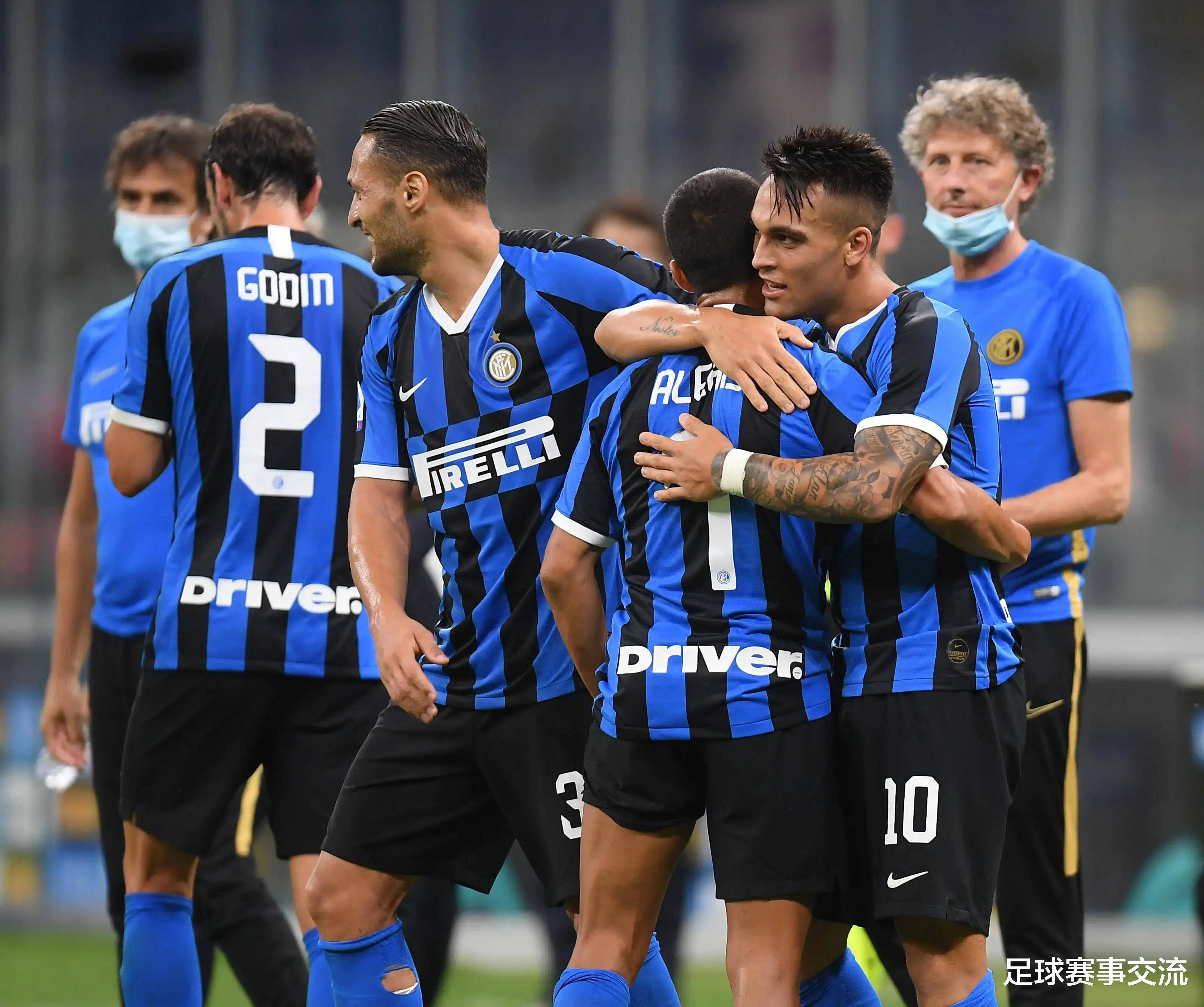 登国际舞台，泰州队“苏超”冠军奖杯亮相中国国际进口博览会（泰州队携“苏超”冠军奖杯亮相中国国际进口博览会，登上国际舞台）