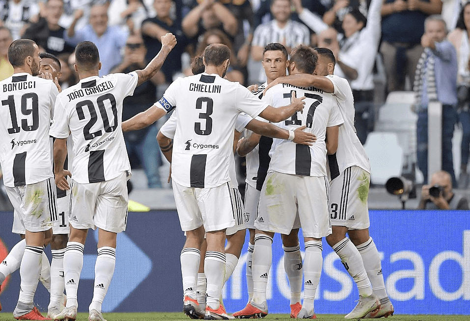 海港6日上午转道新加坡去新山，颜骏凌、徐新获颁纪念球衣（海港队6日上午经新加坡转赴新山，颜骏凌、徐新获赠纪念球衣）