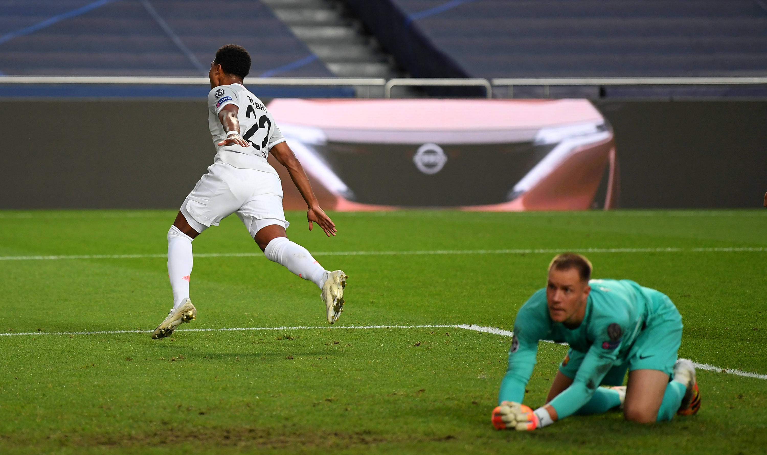 世体：巴萨仍在加速诺坎普施工，并希望于年底获得1C许可证（世体：巴萨加速推进诺坎普施工，力争年底获批1C许可证）