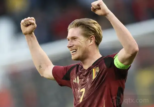 阿莫林头大了！曼联1-1又爆冷：英超7队争四差3分，1队成大黑马（1-1再被逼平！曼联令阿莫林头疼：英超争四7队仅隔3分，黑马崛起）