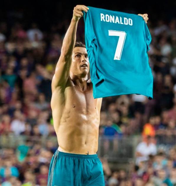 英超焦点战：维拉1-2绝杀阿森纳，曼城争冠机会大增（英超焦点：维拉补时2-1拿下阿森纳，曼城争冠迎利好）