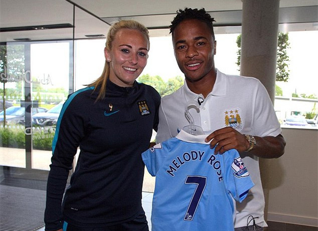 成都蓉城客场挑战神户胜利船，力争在亚冠赛场扭转颓势，力争晋级淘汰赛。（成都蓉城客战神户胜利船，盼在亚冠止颓冲击淘汰赛）