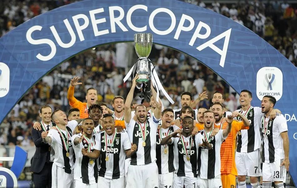 里夫斯：詹姆斯是历史级别的传球手，总在用最正确的方式打球