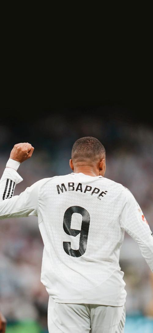 媒体人：李海新在联赛首轮就有严重误判；为长春亚泰感到不平（媒体人质疑李海新联赛揭幕战严重误判，为长春亚泰鸣不平）